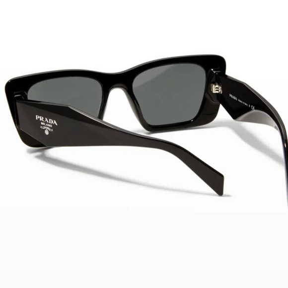 Prada
Marble Acetate Butterfly Sunglasses Black - Picture 3 of 8